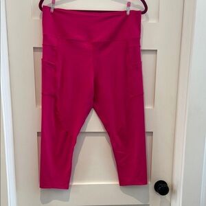 Zyia Vibrant Pink Cropped Leggings​​​​​